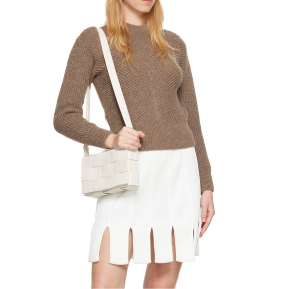 BOTTEGA VENETA CASSETTE CROSSBODY OFF WHITE - Picture 3 of 3